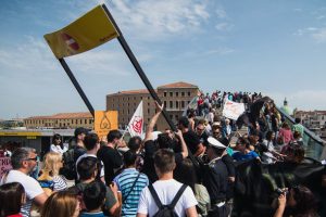Venice tourist crackdown SPREADS across Italy – Anger as Capri and Garda near ‘EXPLODING’