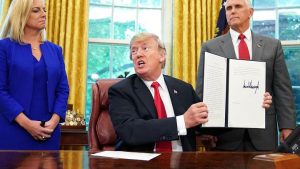 Trump signs executive order to keep migrant families together