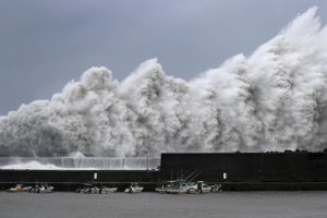 Japan Hit by Jebi, Strongest Typhoon in 25 Years, Prompting Evacuations