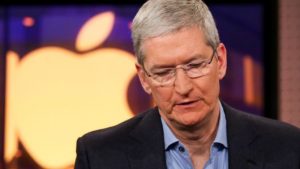 Dow drops 450 points as Apple, Amazon and Facebook fall; closing in on breaking point
