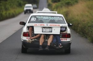 Migrant caravan splits into several groups