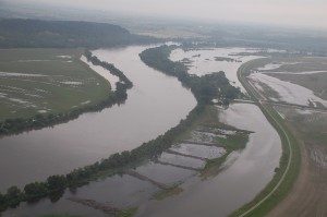 Missouri River closed to shipping from St. Louis to Kansas City due to massive flooding