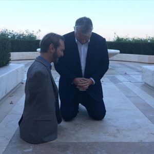 Hungary’s Prime Minister Posts Photo to Social Media of Nick Vujicic and Himself Praying