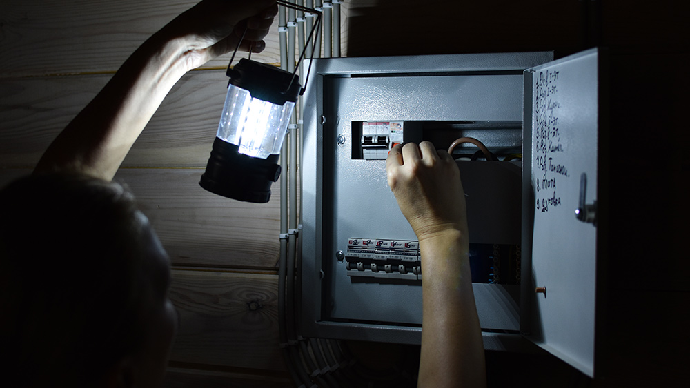 Top power grid operator warns: More blackouts and energy shortages due to forced retirement of fossil fuel plants