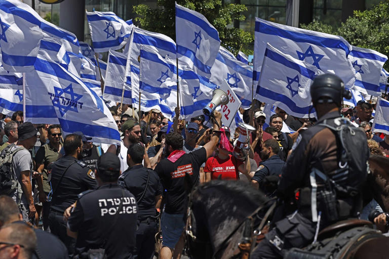 Thousands of Israeli Protesters Descend on Airport in Anger Over Netanyahu Plan