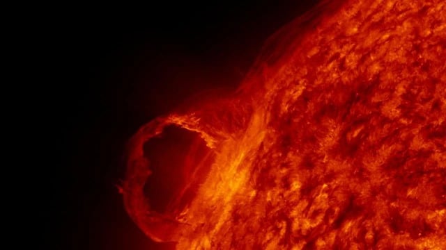 Sun unleashes largest solar flare in 6 years causing disruptions to radio communications with planes