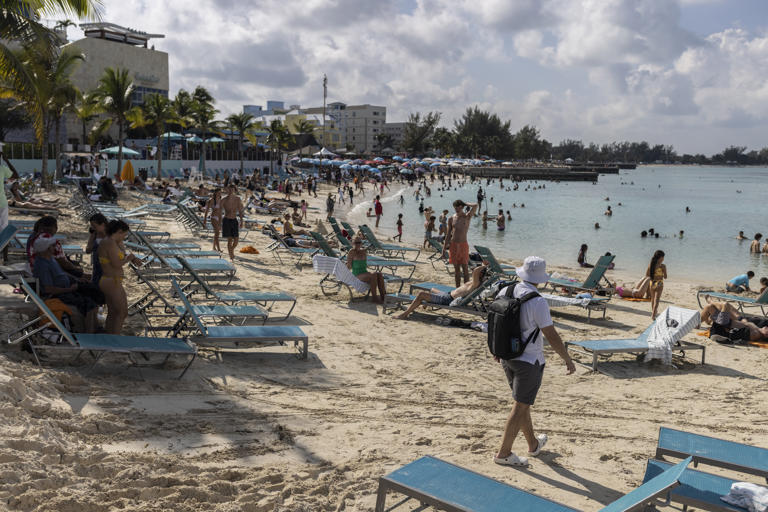 U.S. officials warn travelers about violent crime in Bahamas