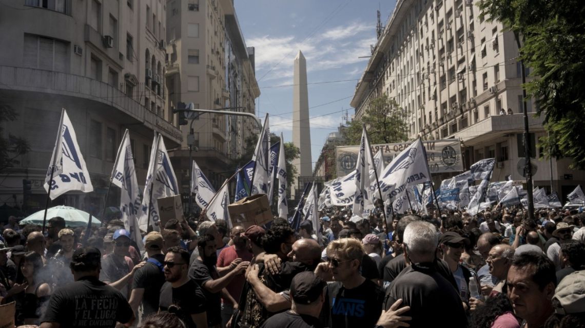 General strike: Argentina sees first great challenge to Milei’s reforms
