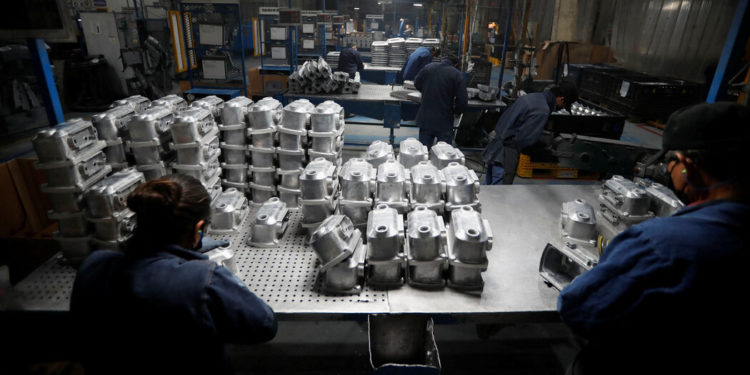 For First Time in Two Decades, U.S. Buys More From Mexico Than China