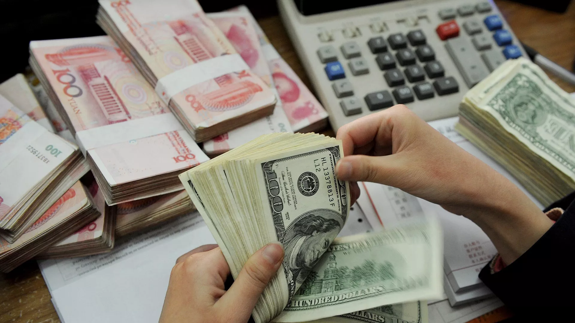 China Sells Off Record Amount of Dollar Assets as US Remains the ‘World’s Bully’