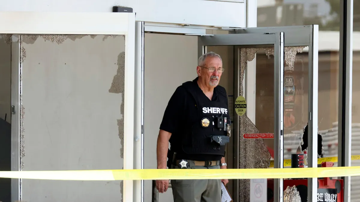 Shooting outside Arkansas grocery store leaves 3 dead, multiple wounded, including 2 law enforcement officers