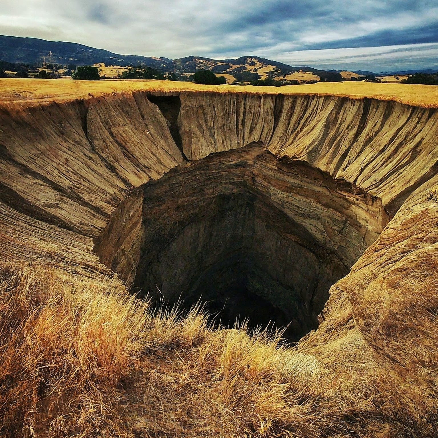 Unprecedented land movement in California is breaking gas lines, Cracking roads and causing homes to sink