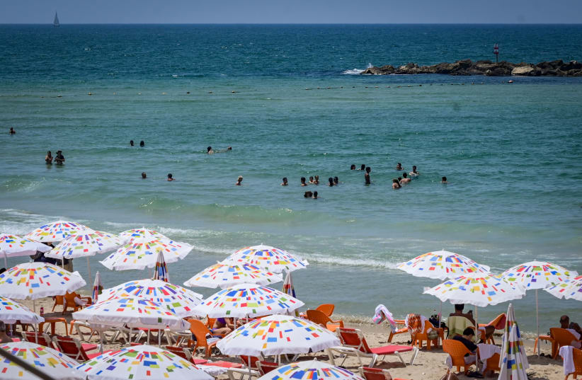 Empty Tel Aviv braces for Iranian attack