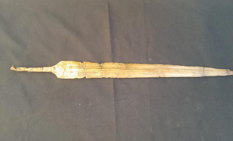Sword with pharaoh’s mark found in Egypt, still shimmering 3,000 years later