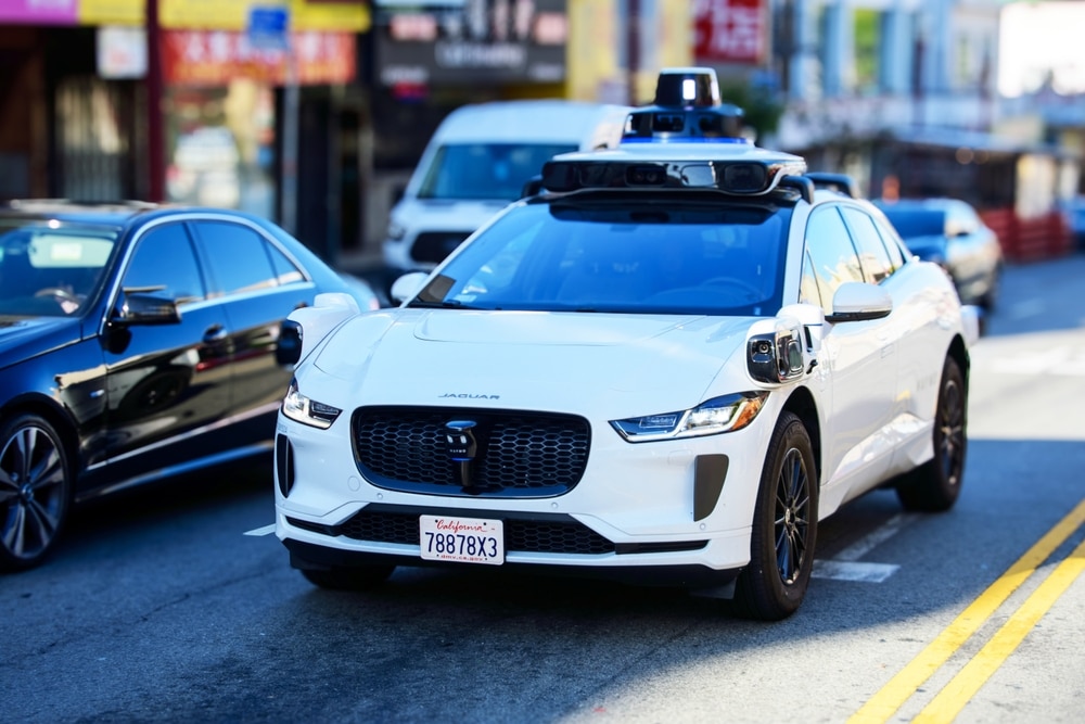 Arizona parents sending their kids to school in DRIVERLESS Taxis because they don’t trust humans