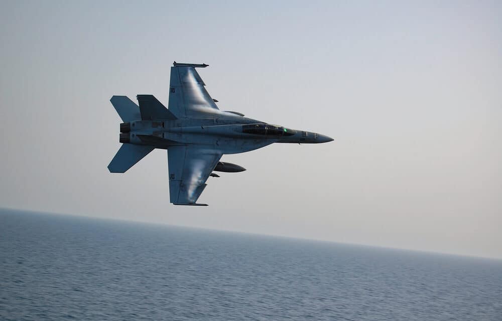 Navy ‘Super Hornet’ crashes into San Diego Bay