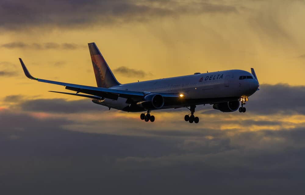 Delta Air Lines in flight to Minneapolis nearly collides with Air Force Jet
