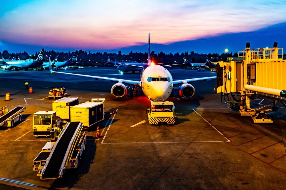 Alaska Airlines forced to ground all flights for nearly 3 hours over mysterious “IT Outage”