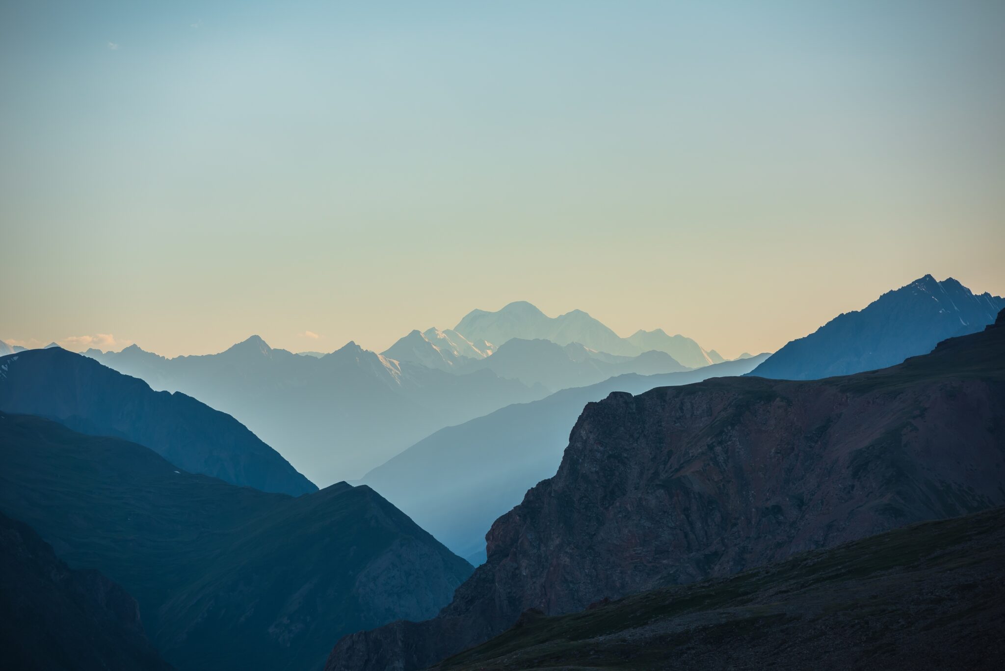 Earthquake strikes just miles from US volcano that’s set to erupt