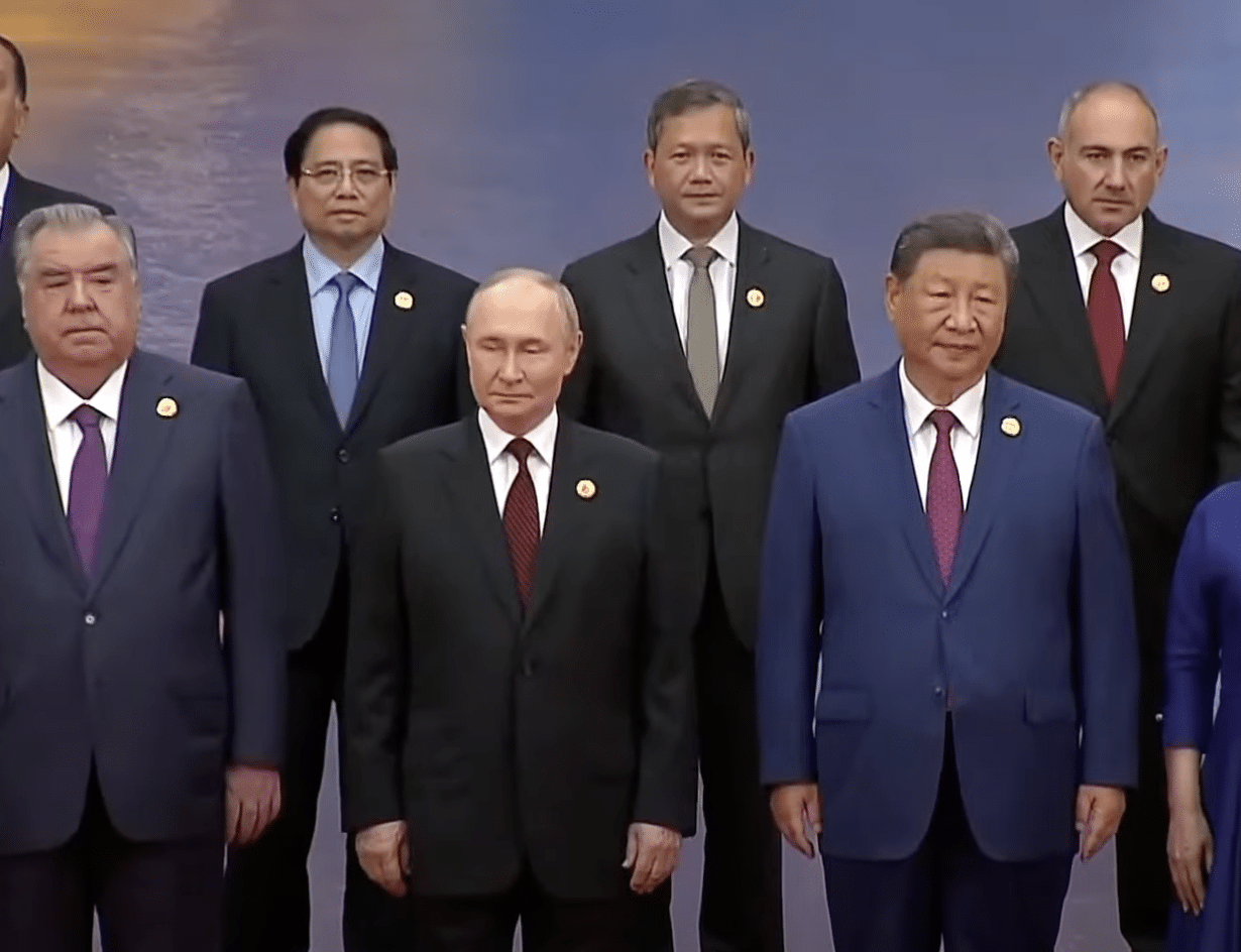 Xi embraces Modi and Putin in what many see as humiliating blow to Trump