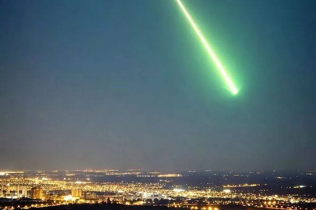 SIGNS In The Heavens: Massive green fireball seen over major UK city leaves onlookers stunned
