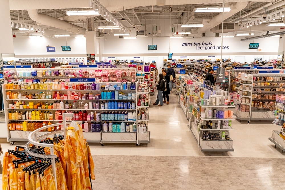 Woman buys knives, stabs another woman for taking too long in checkout line