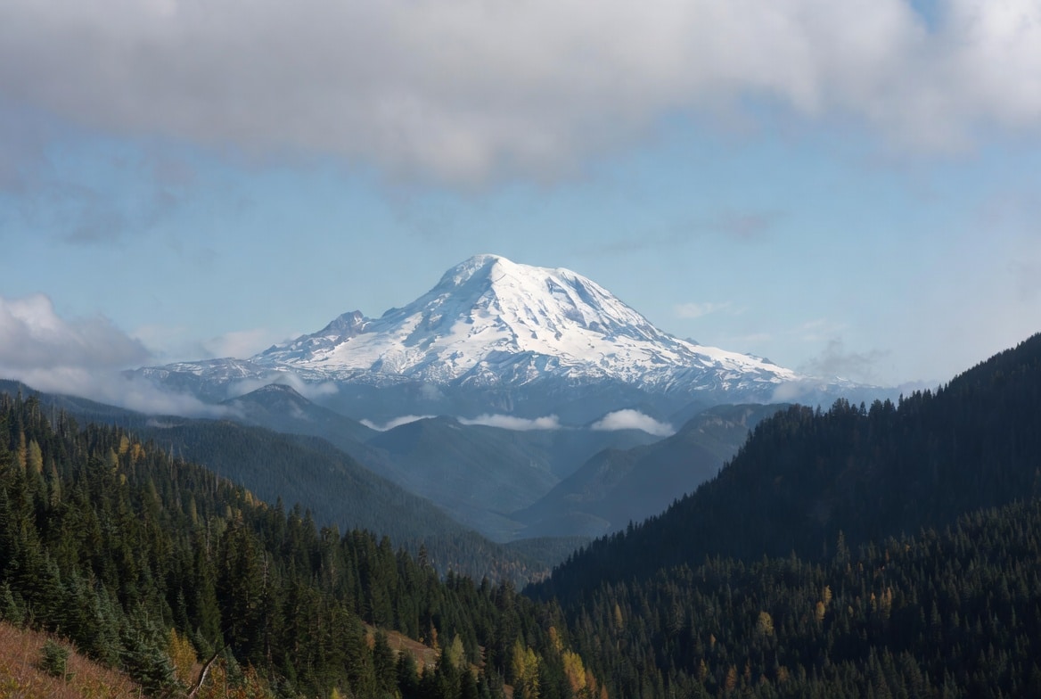 America’s deadliest volcano enters unprecedented 72-hour tremor phase putting over 3 million edge