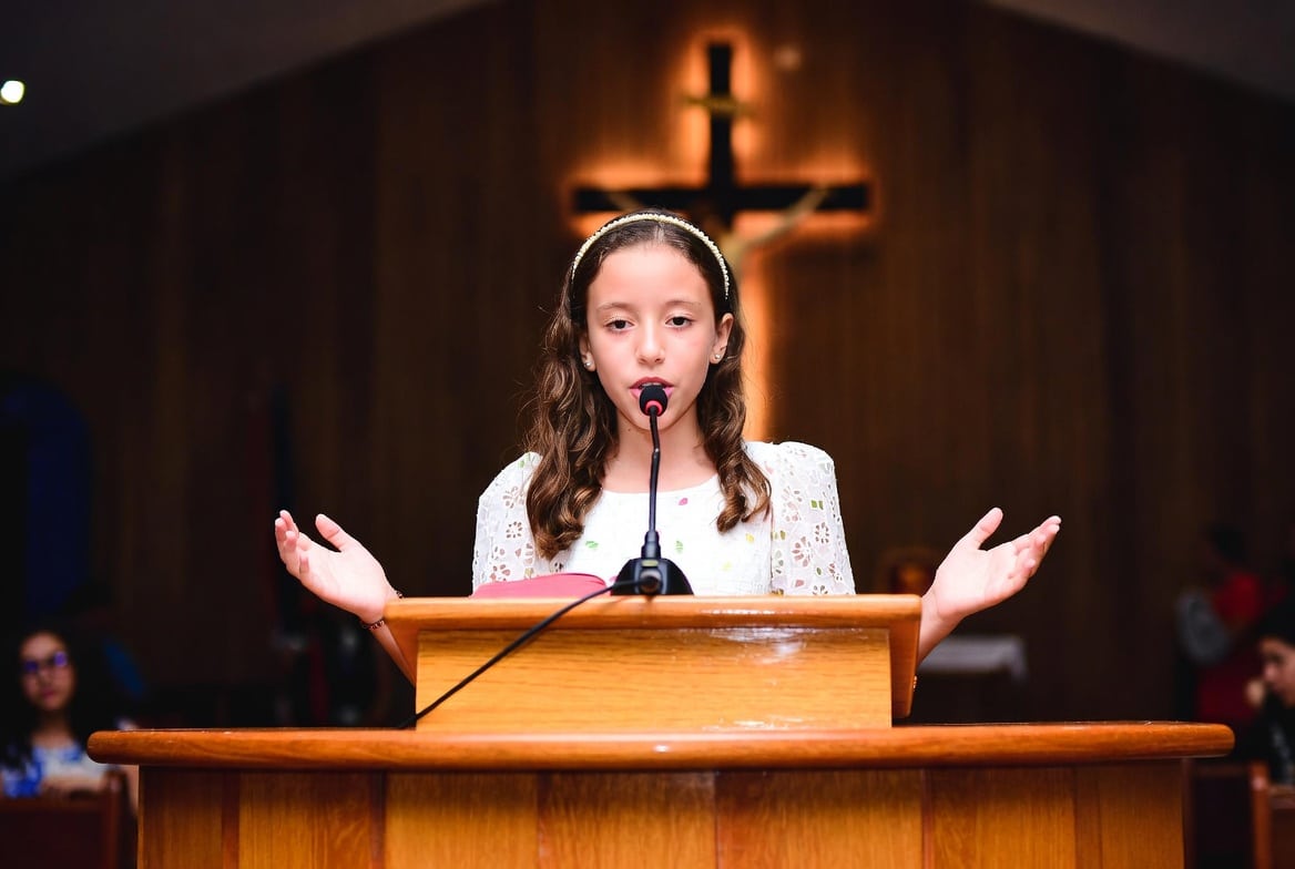 Eight-year-old female Evangelical preacher becomes part of a growing trend
