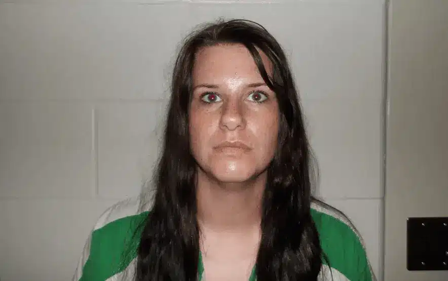 30-year-old substitute teacher sentenced to 10 years in prison for paying middle school students for s**