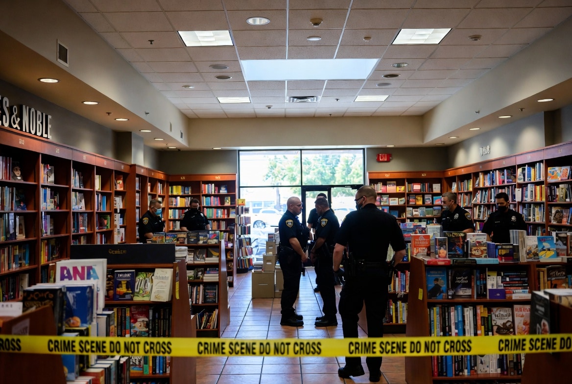 65 year-old woman stabbed to death at Barnes & Noble store in Florida