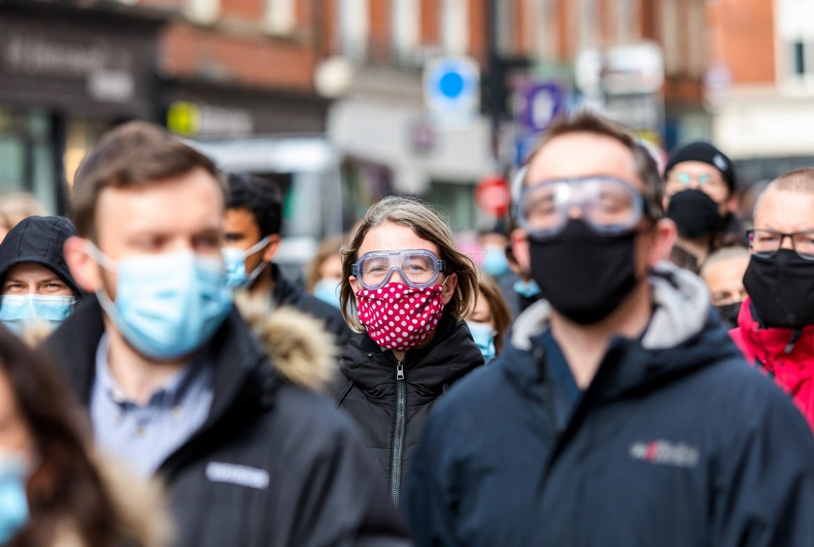 Brits told to ‘wear mask’ as flu spreads across country